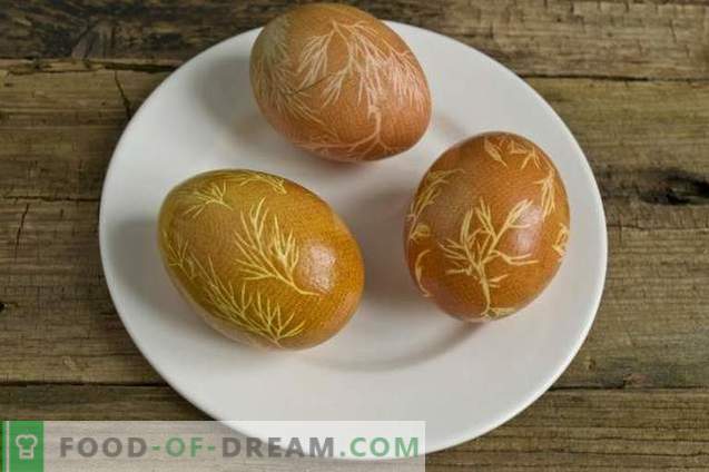 Како да се наслика јајца за Велигден со куркума, кора од лук, газа ...