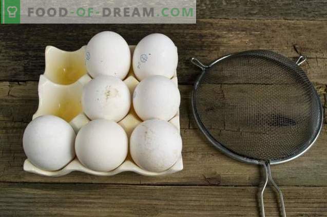 Како да се наслика јајца за Велигден со куркума, кора од лук, газа ...