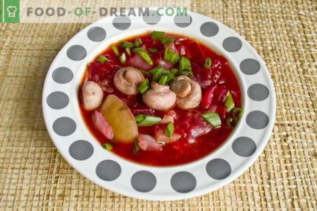 Супа од црвена репка направена од цвекло со пилешко и шампињони