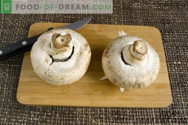 Полнети печурки, печени во рерната