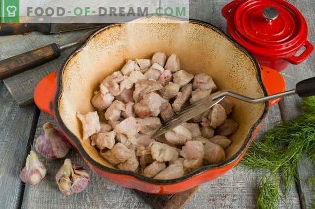 Свинско со тиквички и компири