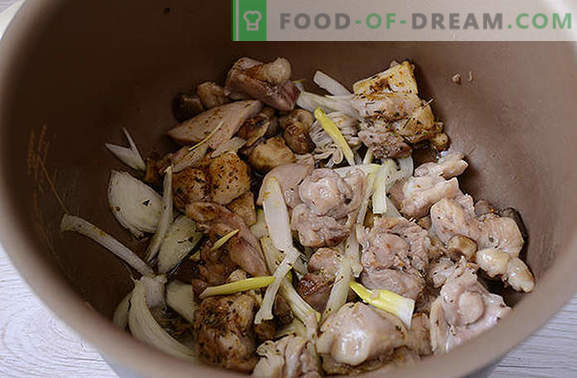 Задушено пилешко со печурки: ние подготвуваме мирисни бутови за одмор и секој ден. Авторски чекор по чекор фото-рецепт за готвење пилешко со печурки во кисела павлака