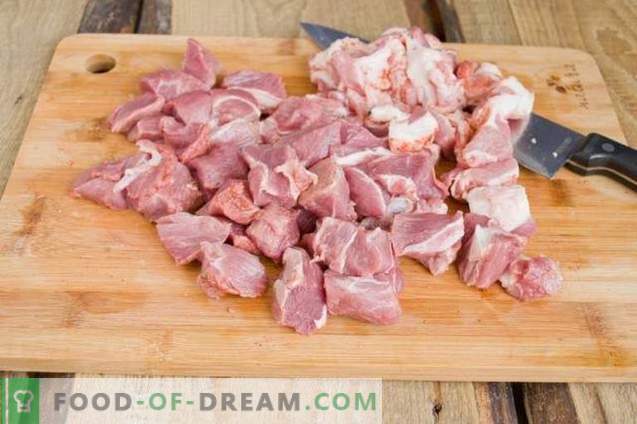 Засушен свинско месо во бело вино со зачинети зачини