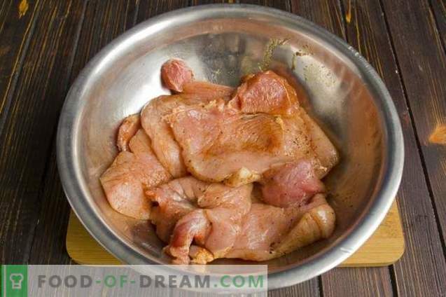 Вкусен свинско месо со наут и кромид во рерната