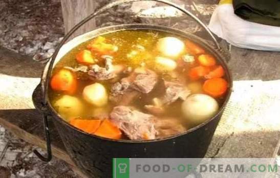 Шурпа во котел е највкусна супа! Готвење неверојатна шурпа во ориентален котел со јагнешко месо, свинско, говедско и пилешко
