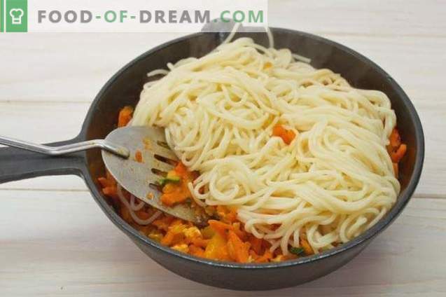 Шпагети со пилешко и зеленчук