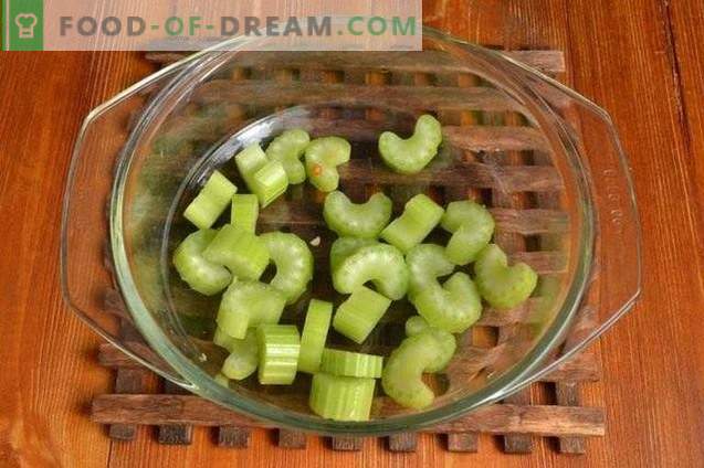 Зелен зелен пипер во јаболко и томато наполнете