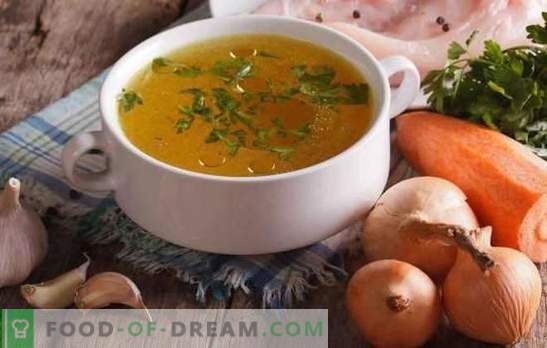 Проѕирна пилешка супа е основа на вкусни и убави супи. Како да се осветли супа од пилешко и месо дома