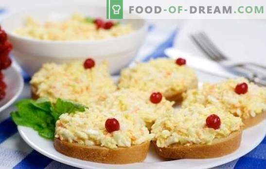 Најпопуларната народна закуска е јајца со сирење и лук. Рецепти за различни яйца и сирење јадења и лук