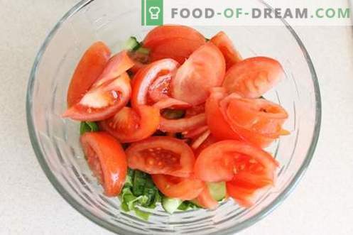 Салата од краставица и домати - витамини во текот на целата година