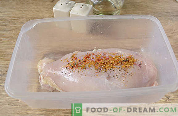 Пилешко филе во фолија во бавен шпорет: високо протеинска и нискокалорична чинија. Диверзифицирајте ја исхраната - печете ја градите во фолија во бавен шпорет!