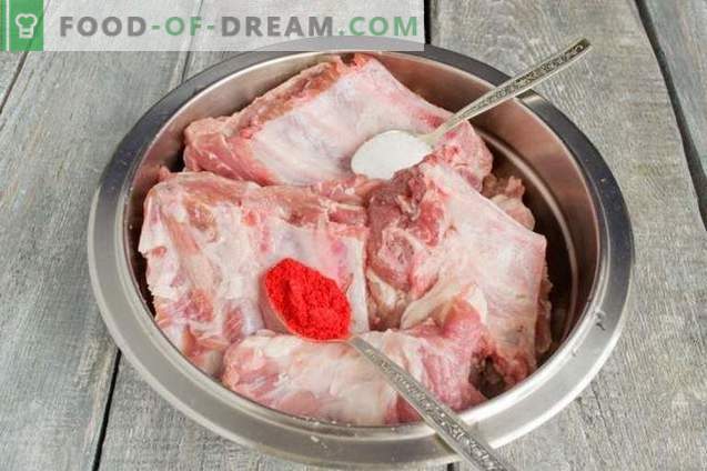 Свински ребра во рерната со меден сос