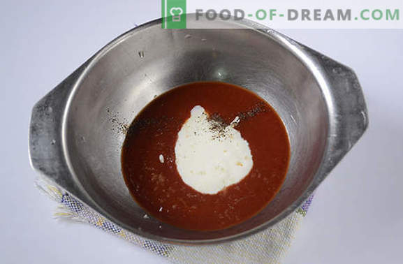 Микробли во сос од доматно-кисела павлака во бавен шпорет - ништо не е пржено! Чекор-по-чекор фото-рецепт за ќофтиња во бавен шпорет направен од мелено месо со ориз