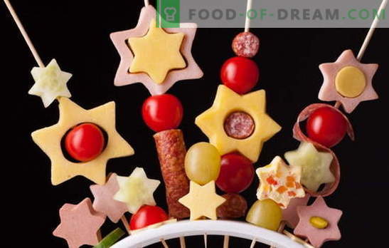 Canape за деца - забавен огномет на маса! Рецепти за минијатурни канапе сендвичи за деца: слатка и солена