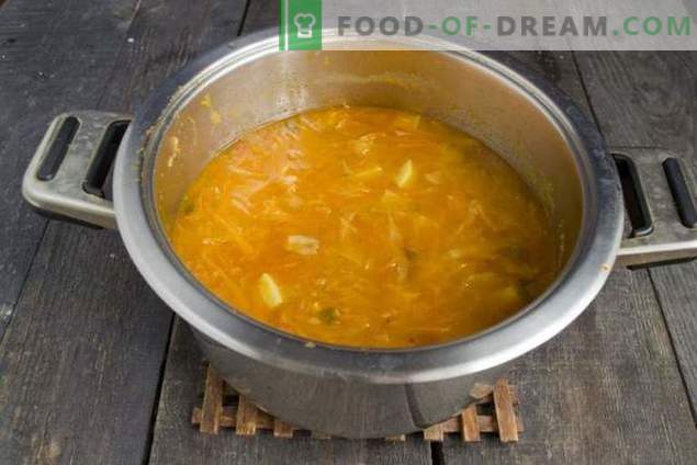Вкусна вегетаријанска супа со тиква за денови на постот