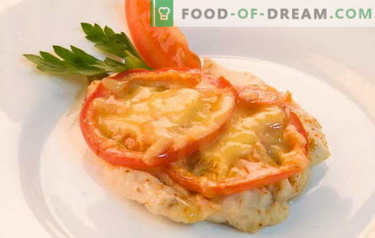 Рецепти за пилешко филе со домати и сирење во рерната. Готвење пилешко филе со домати и сирење во рерната - брзо, лесно!