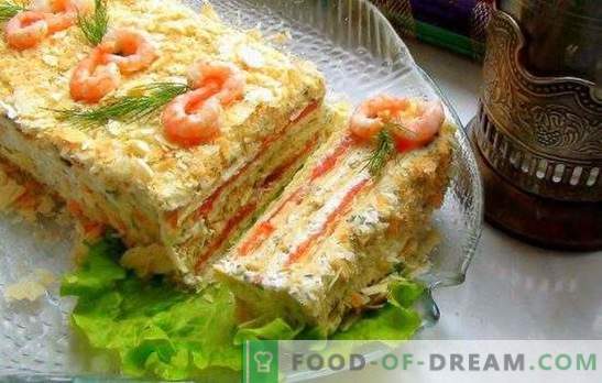 Торта со конзервирани колачи - декорација на маса! Сочни торта торта со конзервирана храна и зеленчук, сирење, јајца, стапчиња за јадење, кавијар
